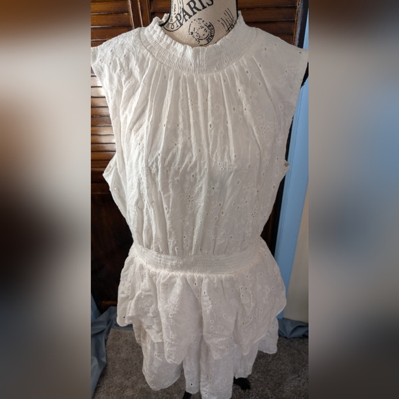 NEW WT,, Laundry Tiered Ruffle Dress - Picture 15 of 16